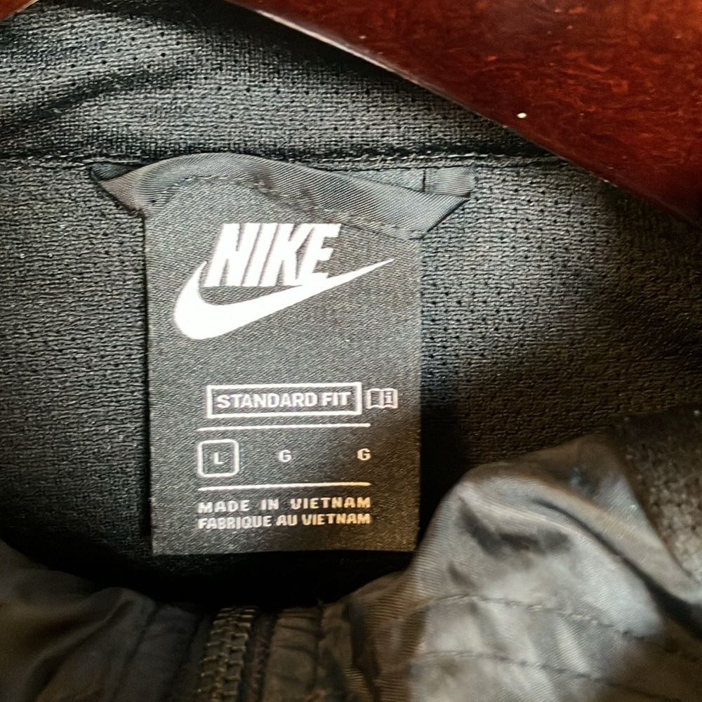 Nike - Picture 2 of 11